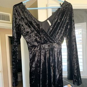 Mini long sleeve velvet black dress